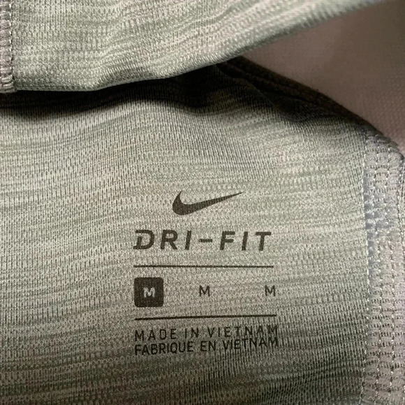 NIKE Dri-Fit Women’s Sports bra, Activewear. Size M. NWOT. - Picture 2 of 3